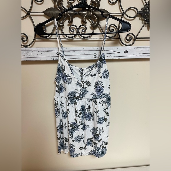 American Eagle Outfitters Tops - American Eagle tank top with a floral design. Size small